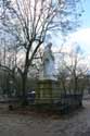 Montaignes statue Bordeaux / FRANCE: 