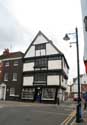 Oblique house - House Bulging Out Over the Road - John Boys House Canterbury / United Kingdom: 