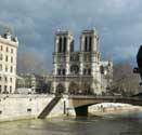 Onze-Lieve-Vrouwekathedraal (Notre Dame) Parijs in Paris / FRANKRIJK: 