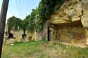 Ruines Maisons de Rochers Chinon / FRANCE: 