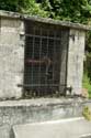 Ruines Maisons de Rochers Chinon / FRANCE: 